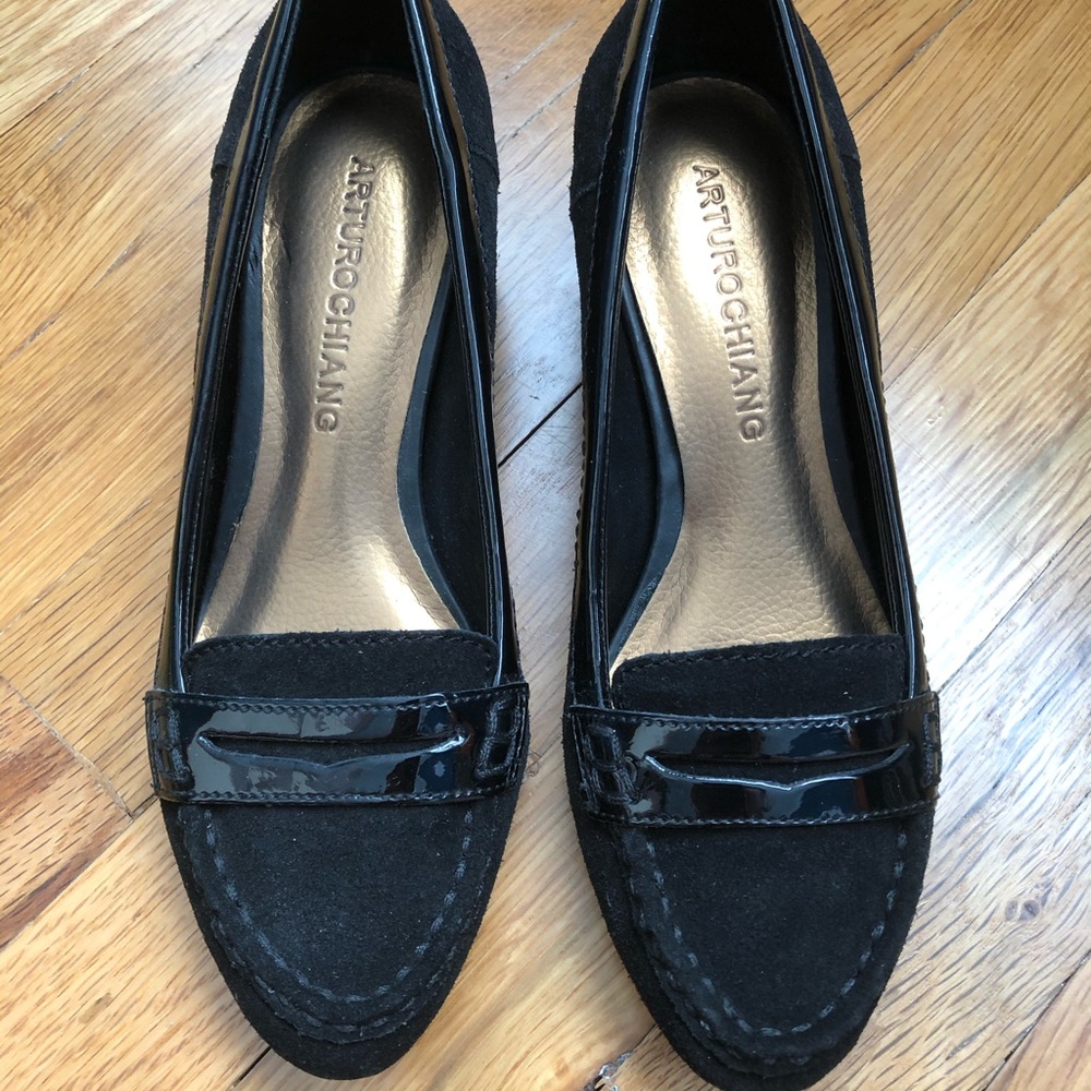 Arturo Chiang black suede low heel shoes size 5